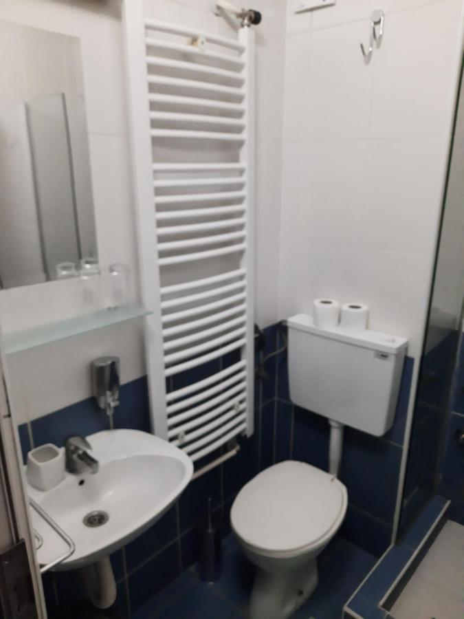 Petar Drapsin Hostel Belgrad Exteriör bild