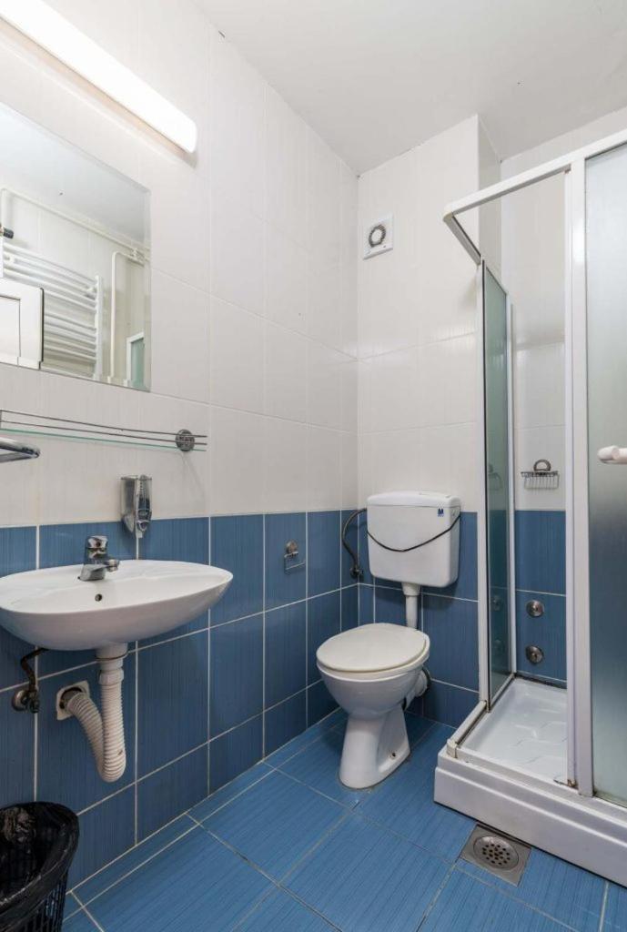 Petar Drapsin Hostel Belgrad Exteriör bild